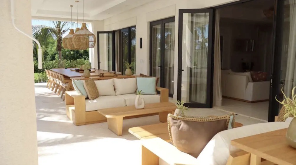 Terraza exterior con comedor