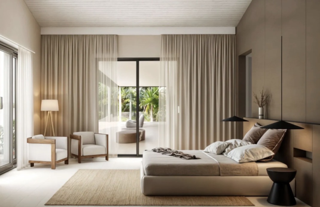 Habitación principal con cortinas y vista al jardín